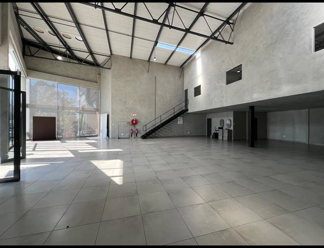 346M² SHOWROOM TO LET IN OLIVEDALE